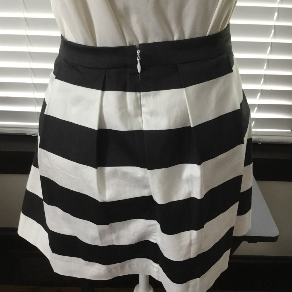 Box Pleat Skirt Sz 4 - Picture 4 of 5